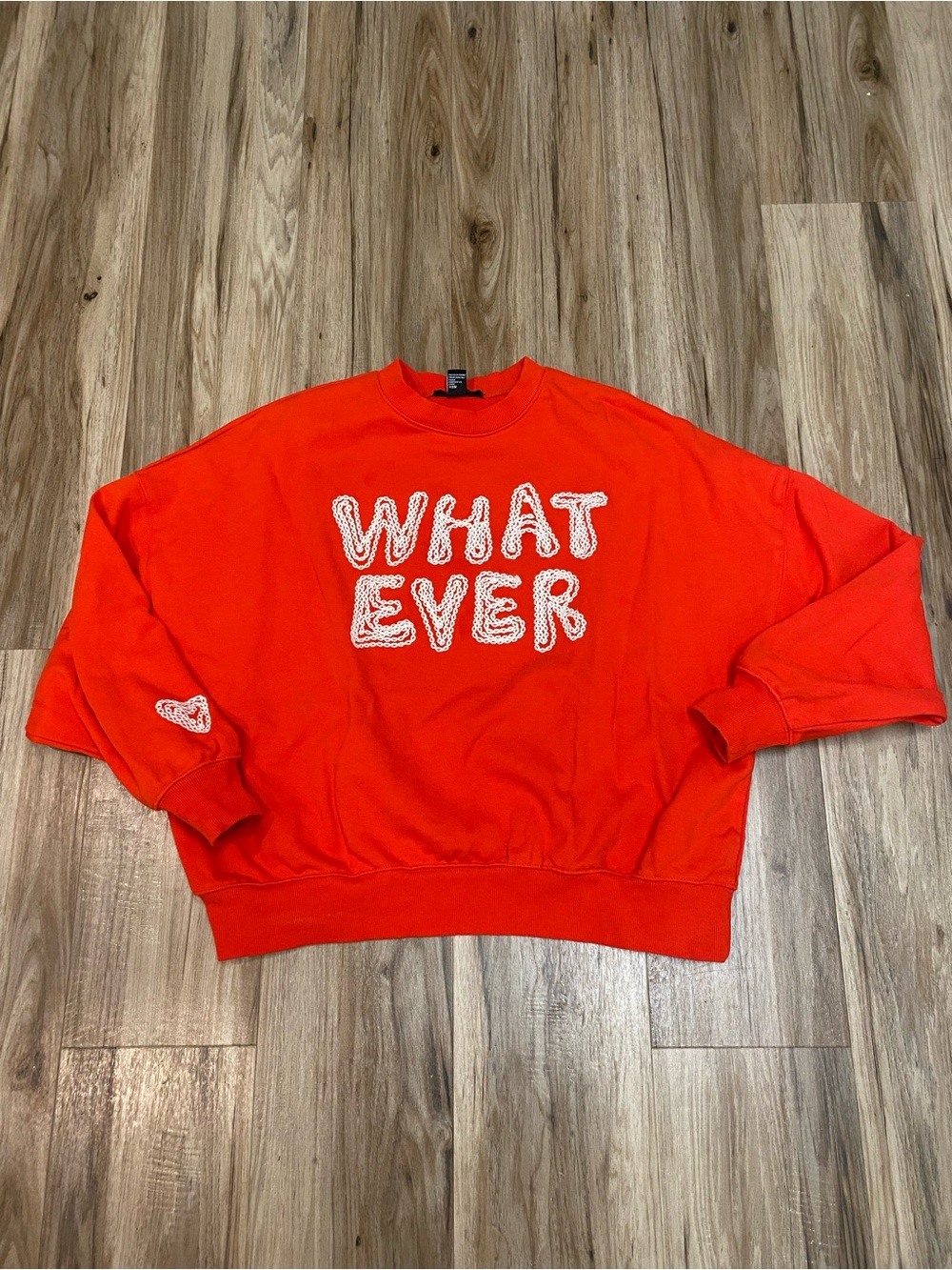 FOREVER 21 ‘WHATEVER’ 
EMBROIDERED HEART RED CREAM CREWNECK WOMENS SZ SMALL